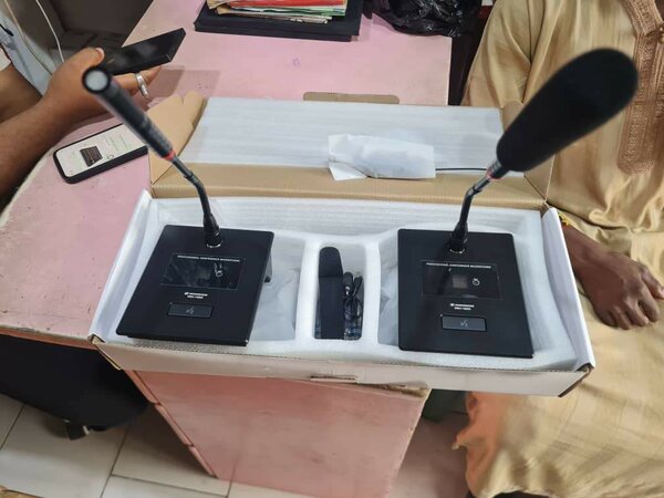 Double micro UHF CONFERENCE