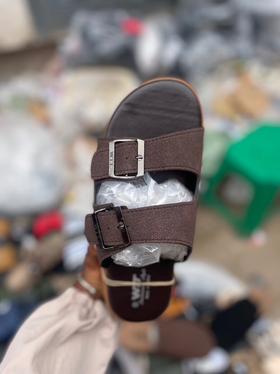 Sandales en cuir unisexes élégantes