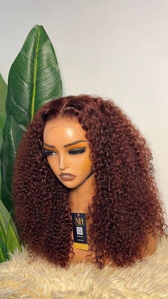 Perruque en dentelle bouclée