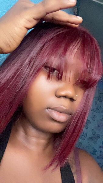 Perruque Bob rouge élégante