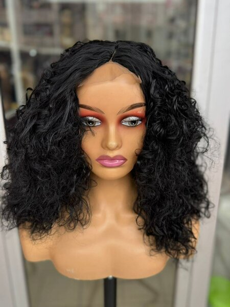 Perruque bouclée noire