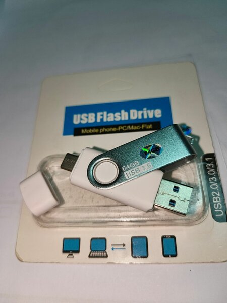 Clé USB - 64 GB (modèle 2en1)