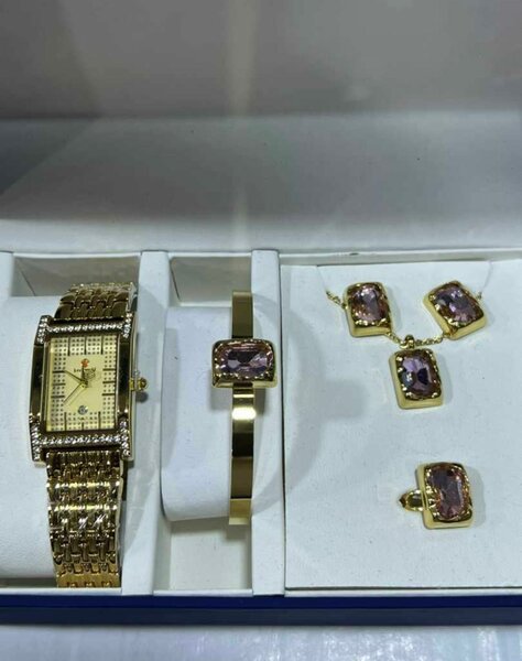 Ensemble de bijoux: montre, or couleur bracelet, boucles d'oreilles, anneau et pendentif (violet pierre)