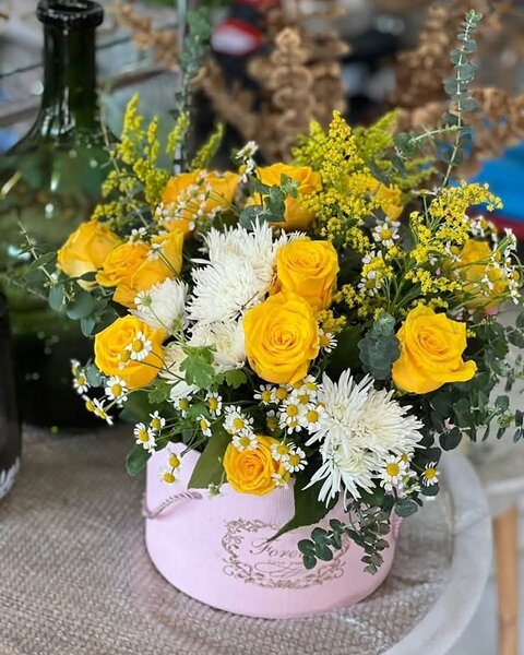 Bouquet floral jaune frais