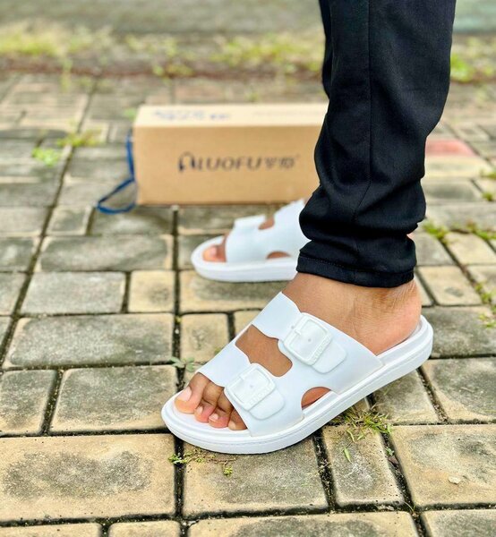 Sandales à boucles unisexes