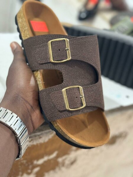 Sandales en cuir marron