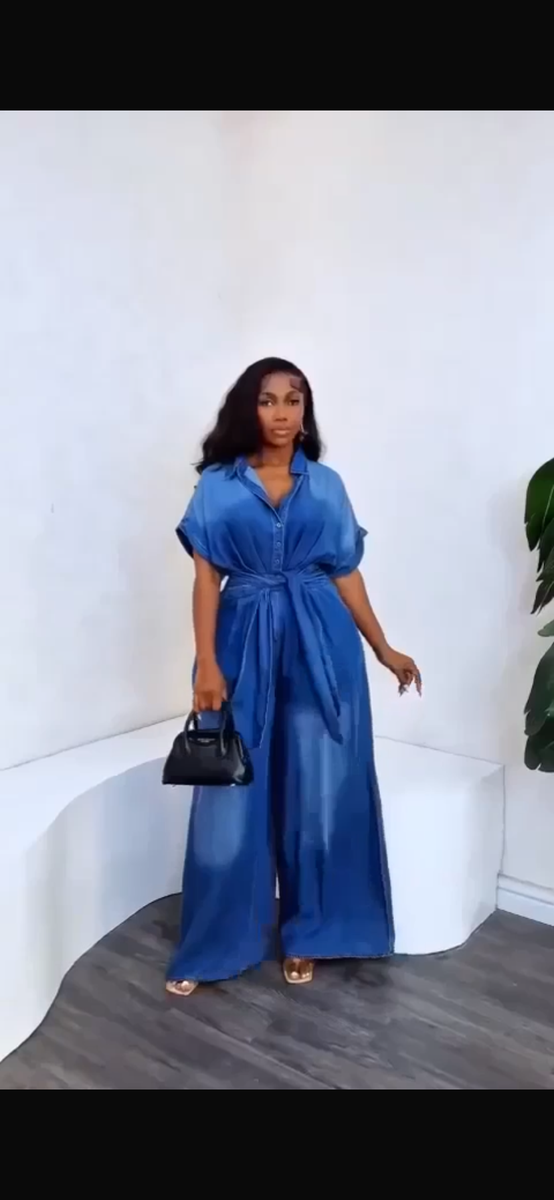 Robe longue en satin bleu