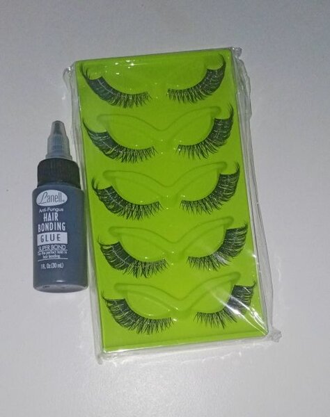 Faux Cils avec Colle