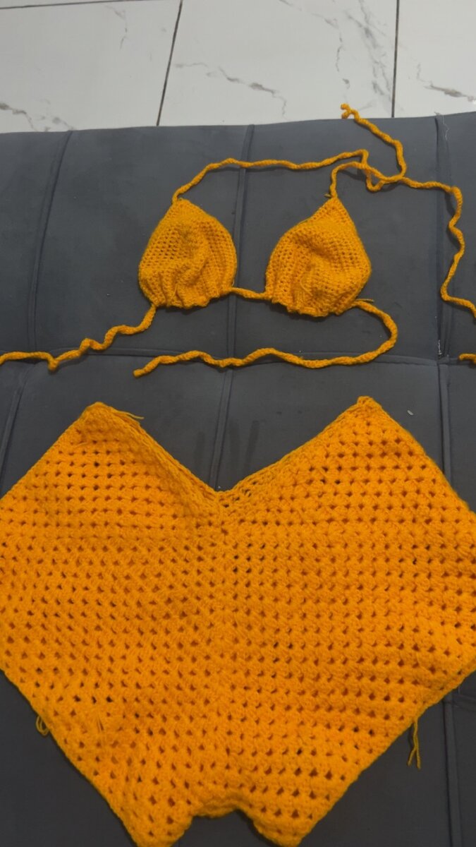 Bikini tricoté jaune vibrant