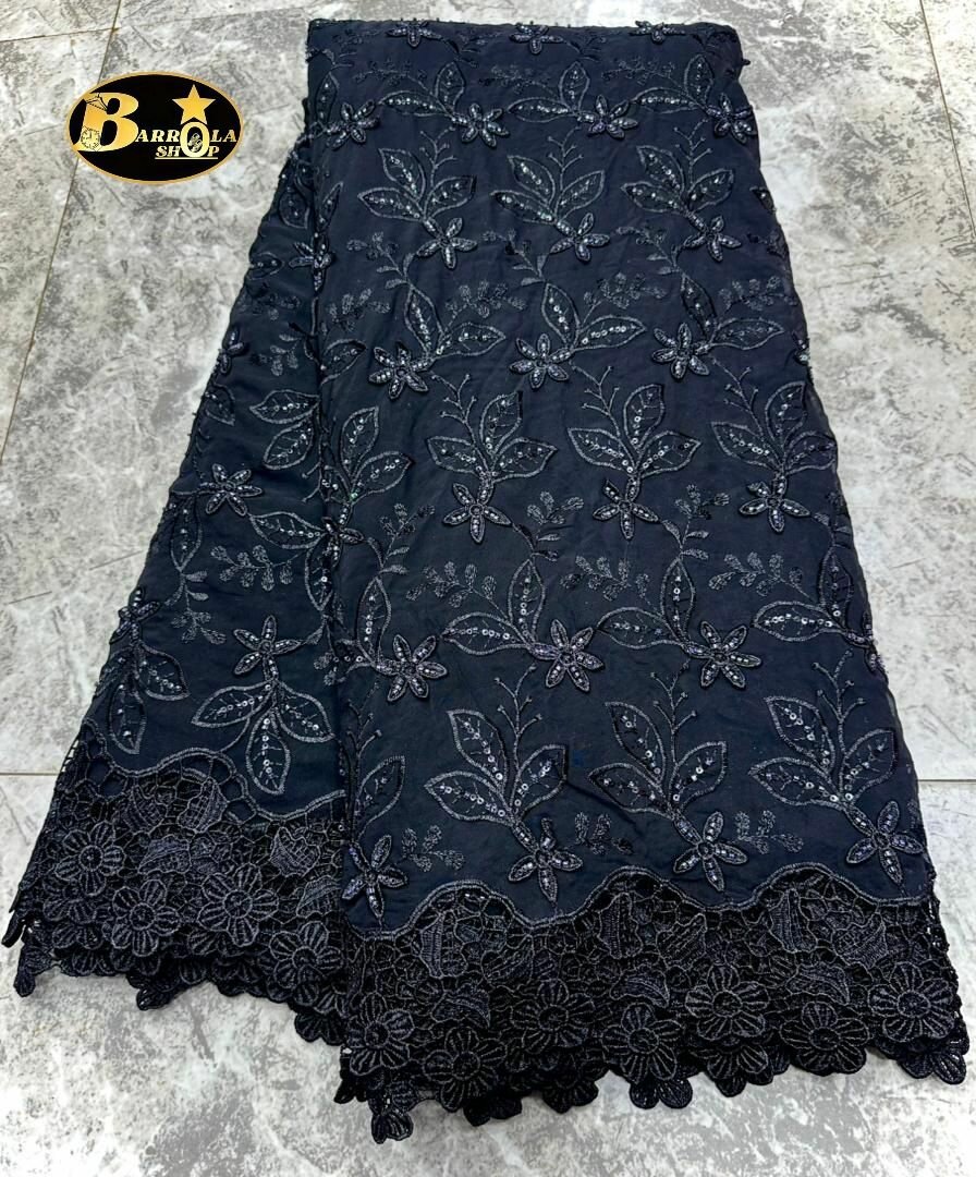 Tissu broderie floral élégant