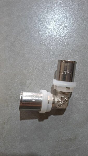 Raccord de tuyauterie en laiton