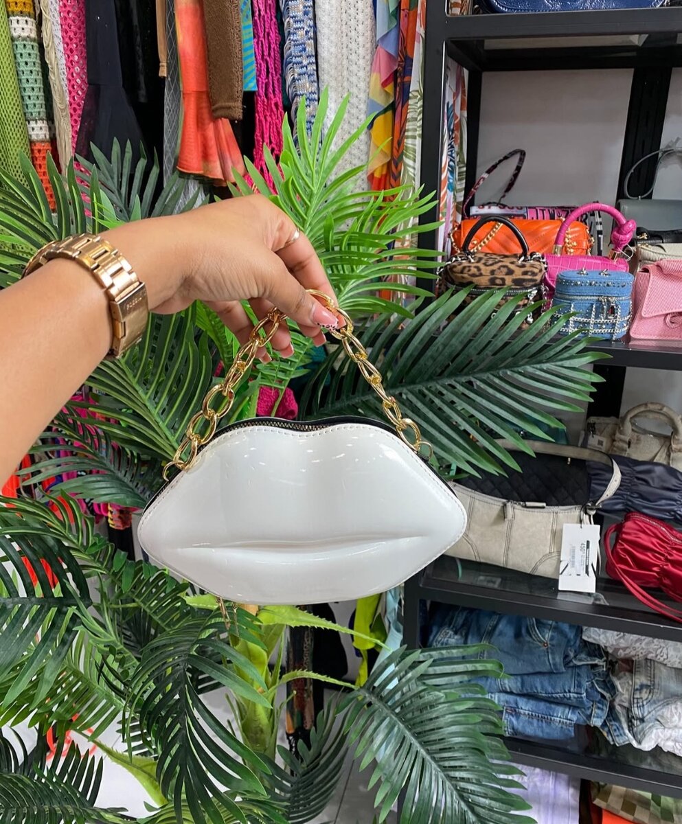 Lip shape crossbody bag