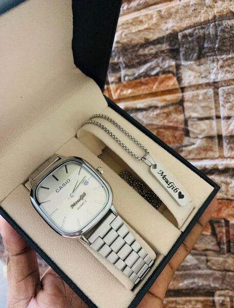 Montre Casio avec chaîne personnalisée