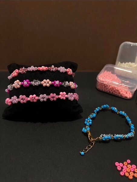 Bracelets à fleurs perlées