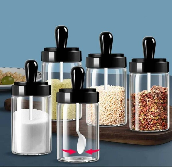 Bouteille d'assaisonnement avec cuillère