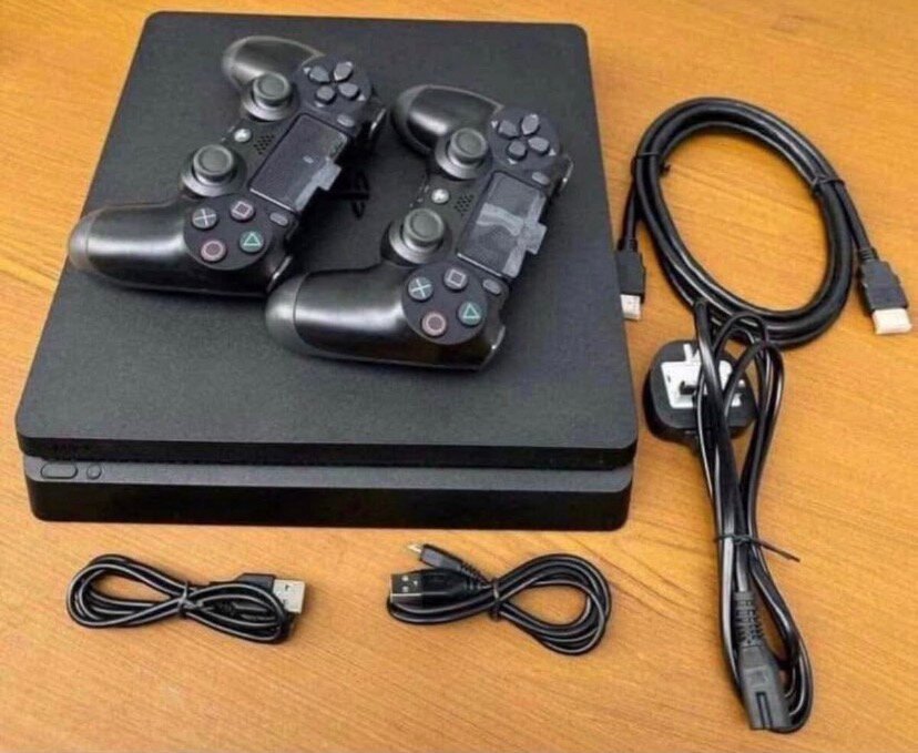 Sony PlayStation 4 avec 2 manettes
