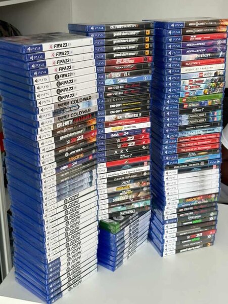 Various Ps4 and Ps5 discs