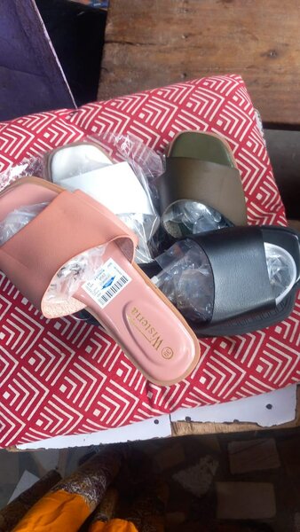 Sandales confortables élégantes