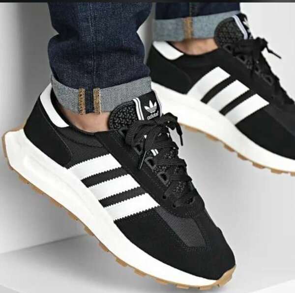 Baskets Adidas noires et blanches