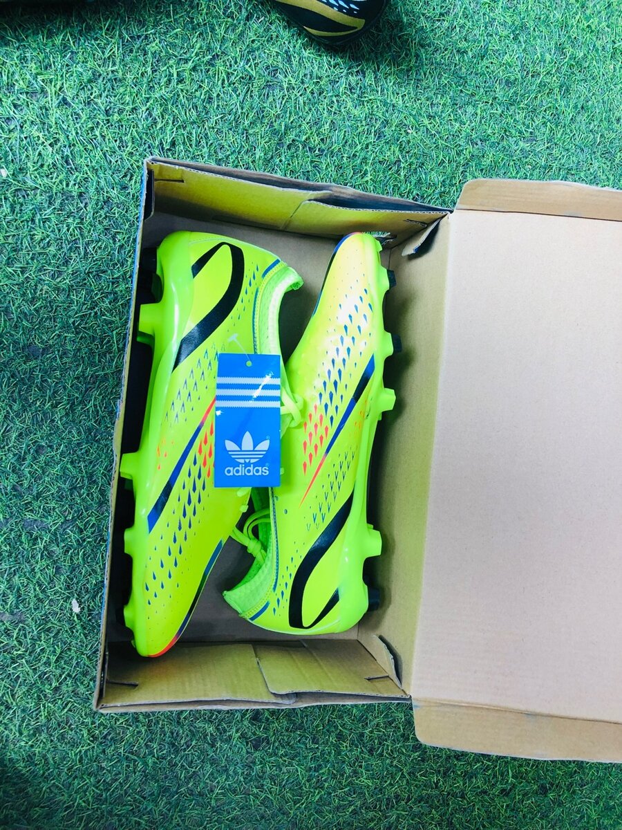 High quality soccer boots on promotion
