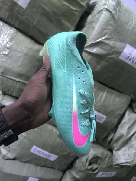 Chaussures de Football Colorées