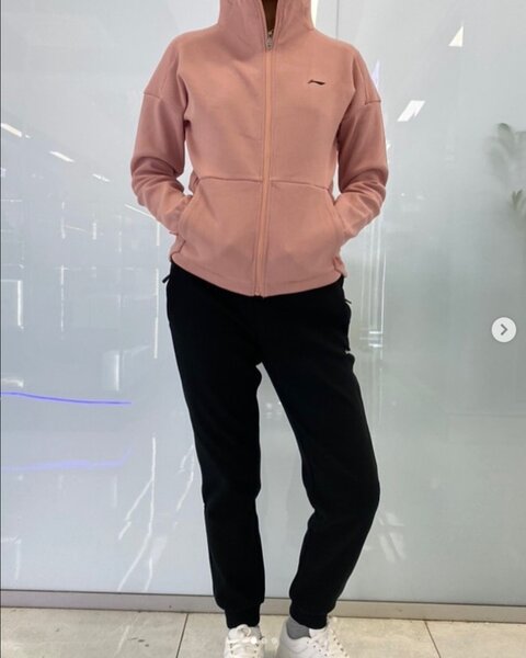 Женский спортивный костюм