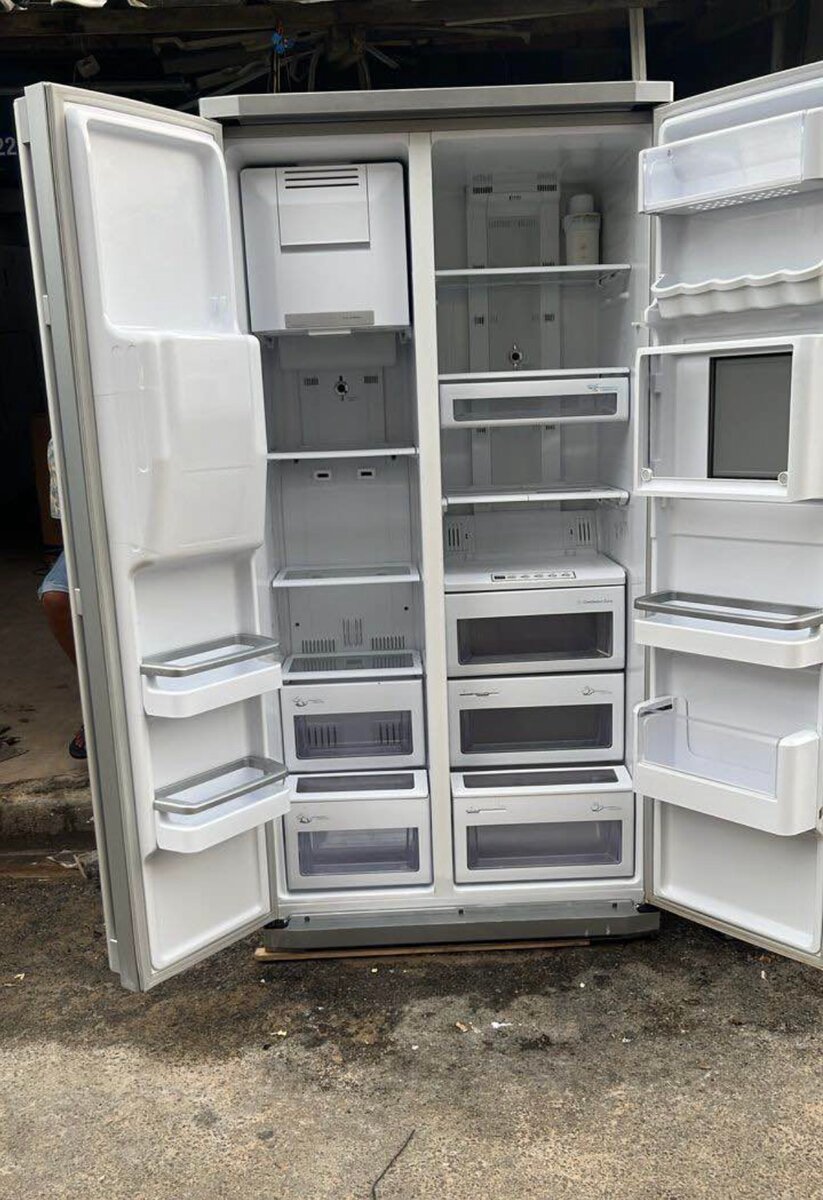 Réfrigérateur américain inox moderne