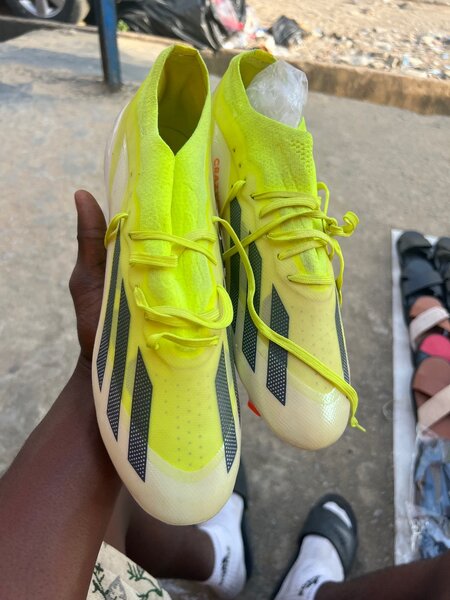 Chaussures de Football Jaunes