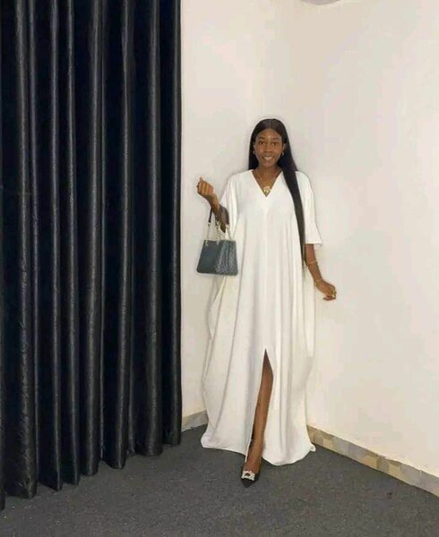 Admirez c'est jolie robe disponible en tout couleurs