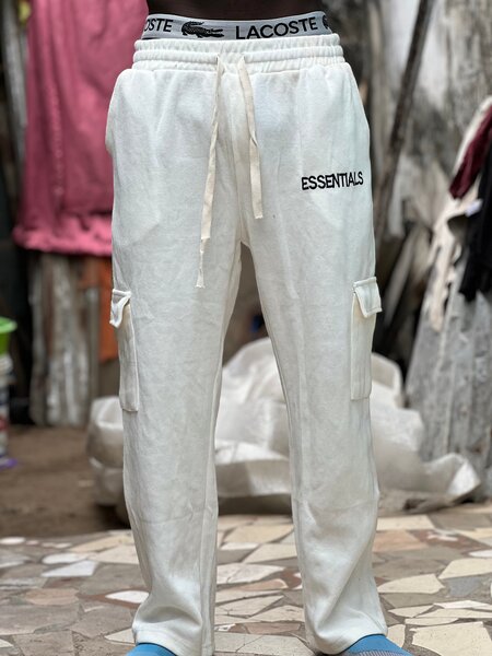Pantalon cargo blanc Essentials