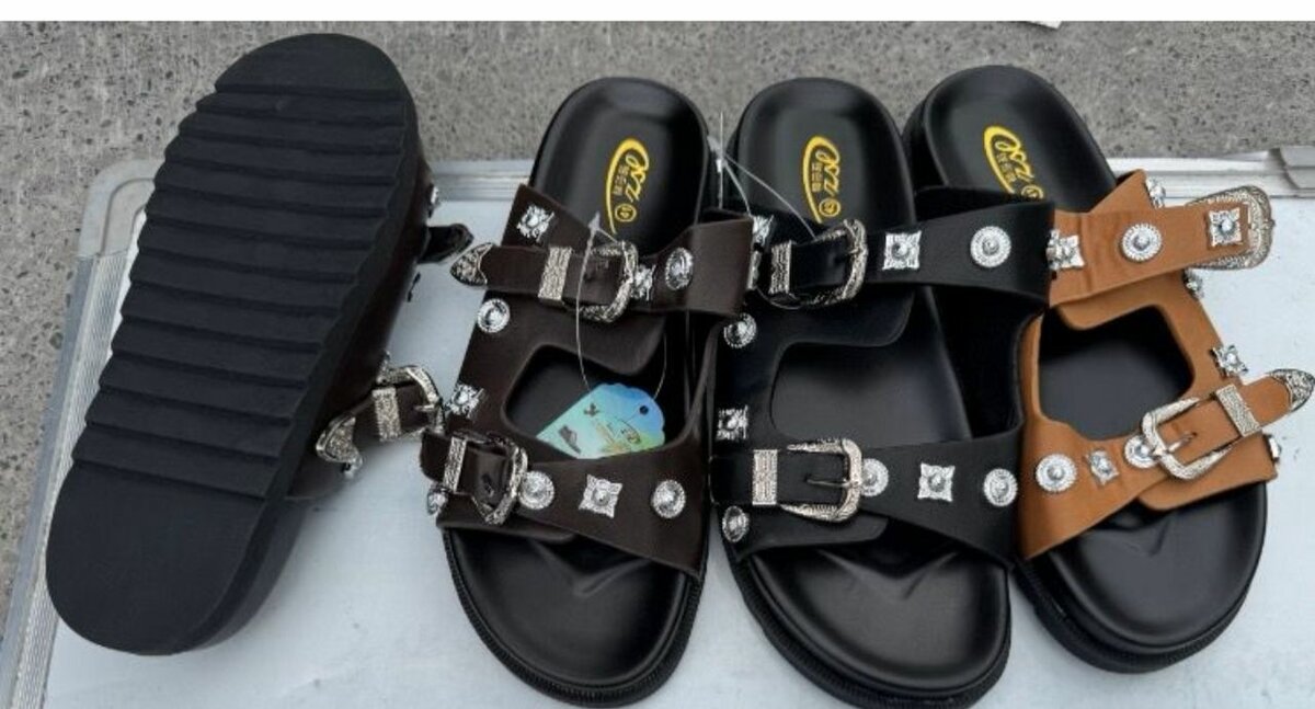 Sandales unisexes à boucles