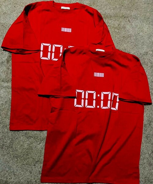 T-shirt rouge à chiffres LED