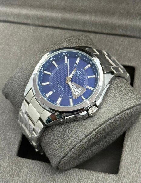 Montre élégante en acier inoxydable