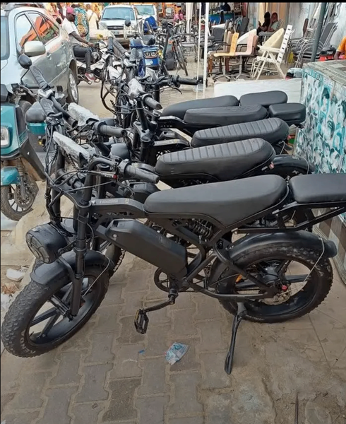 Vélo électrique pliant noir