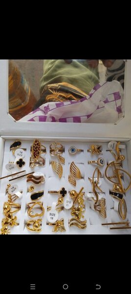 Collection de Bijoux Dorés Élégants