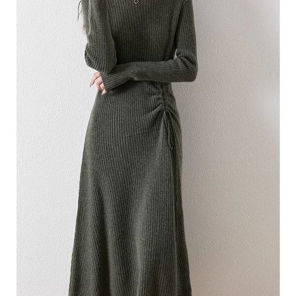 Трикотажное теплое платье