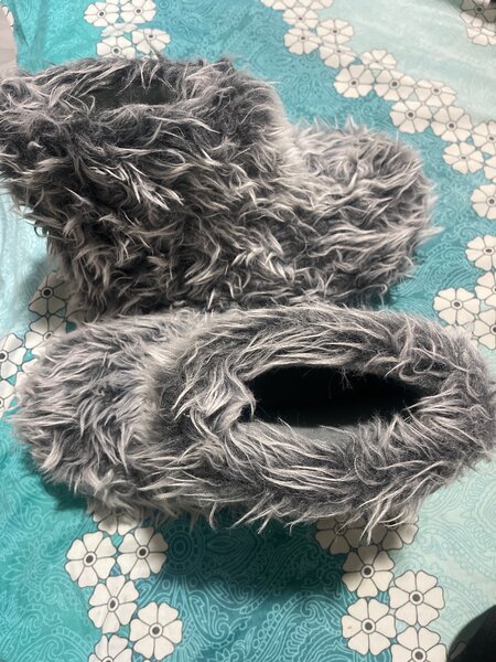 Chaussons douillets en fausse fourrure