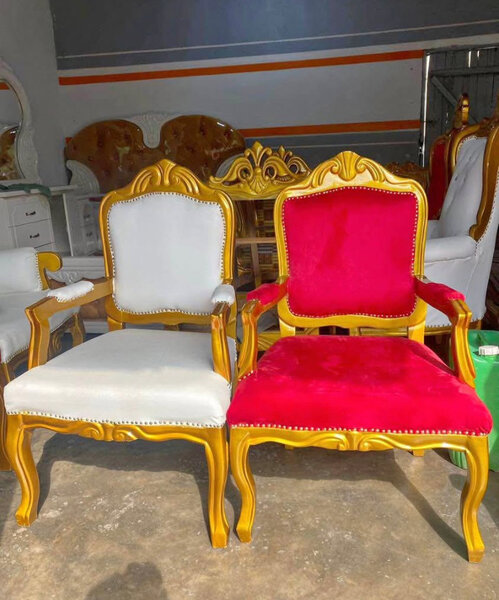 Chaise style classique rouge ou blanc