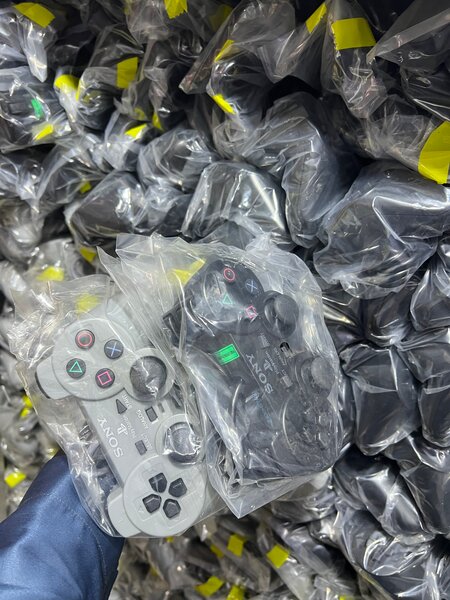 Manettes ps2 avc fille