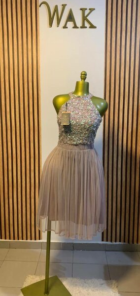 Robe cocktail pailletée élégante