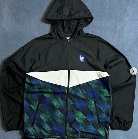 Adidas New release windbreaker size : ML
