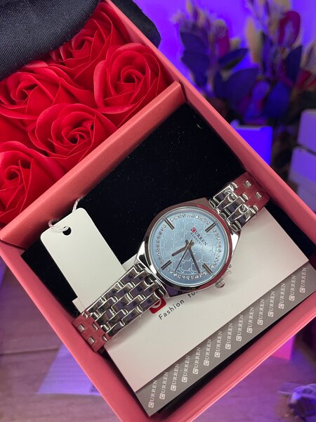 Montre Femme Luxe en Acier - Cadeau Élégant