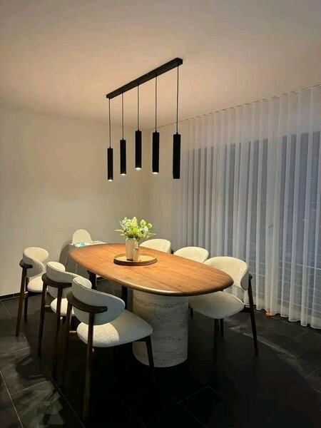 Table à manger ovale moderne