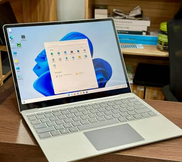 Microsoft Surface Laptop Go