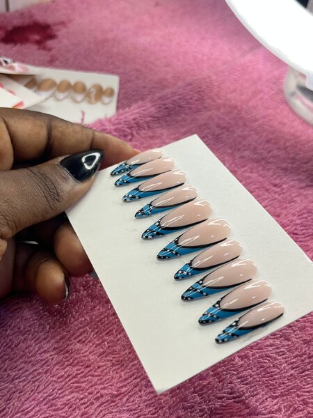 Faux ongles français designs