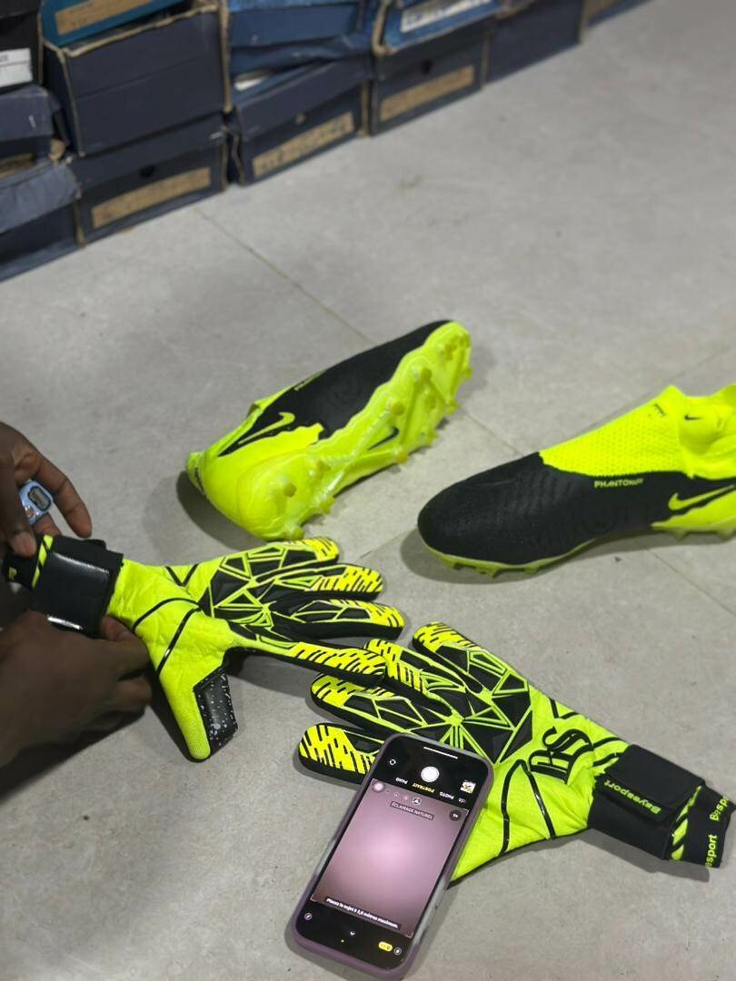 GANTS ET CRAMPONS ASSORTIE