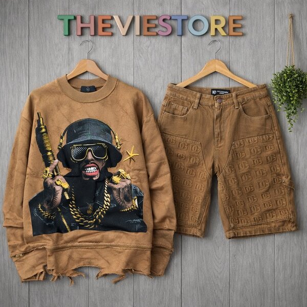 Sweat à capuche marron avec motif THEVI