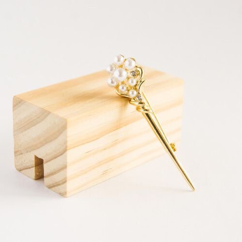 Broche perlée élégante