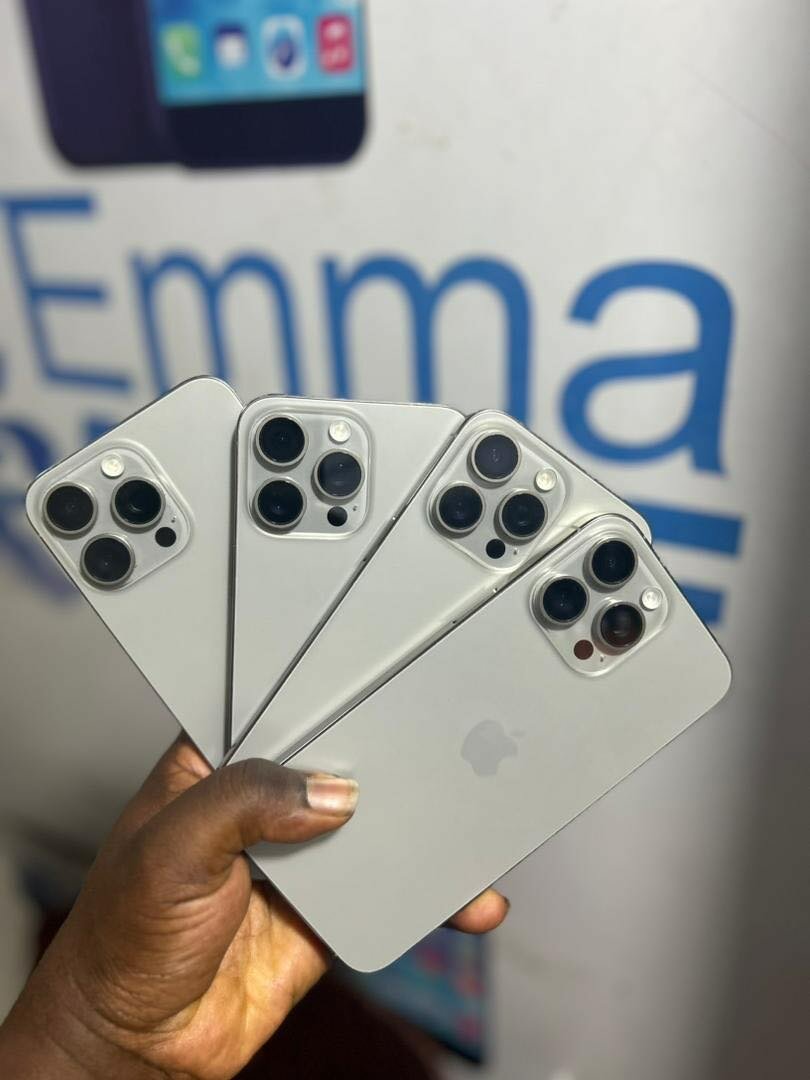 Uk  used 15 pro max to 256gig