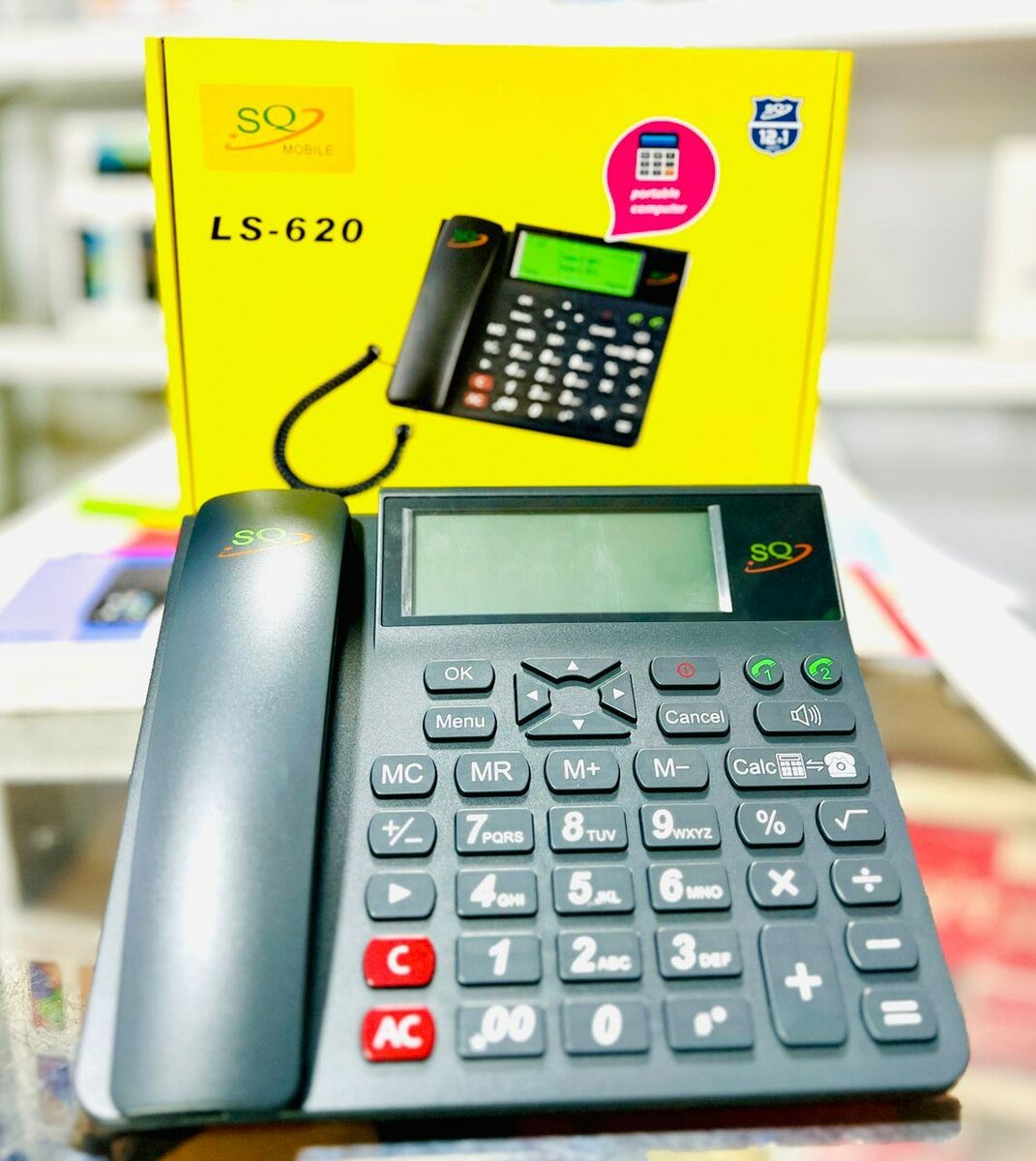 Téléphone fixe avec calculatrice intégrée